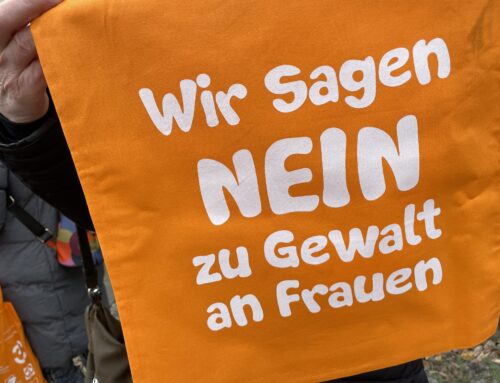 Antigewaltfahne gehisst